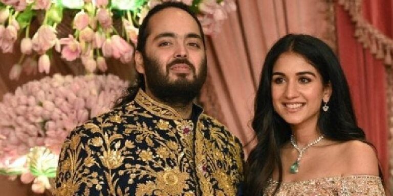 103 طائرات لنقل المدعوين إلى عرس أسطوري! (فيديو)