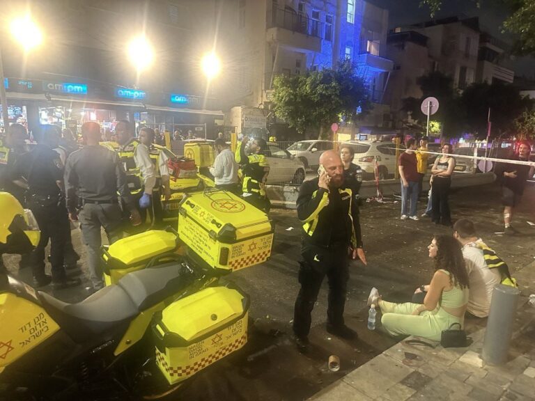 إصابة مستوطنة بعملية طعن في القدس