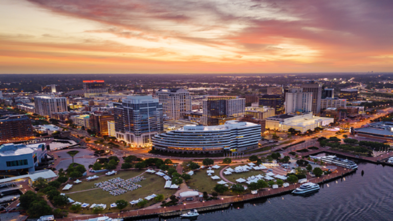 حلقة سوداء تظهر في سماء أميركا (صورة)