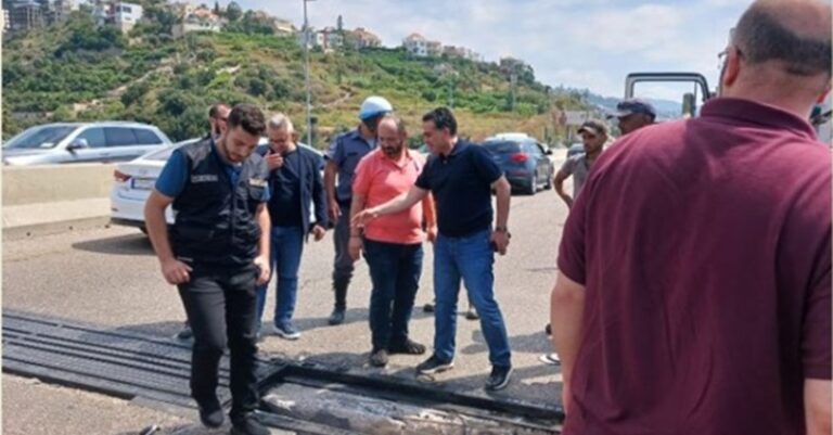 أعمال صيانة للحاجز الوسطي على جسر الفيدار-جبيل