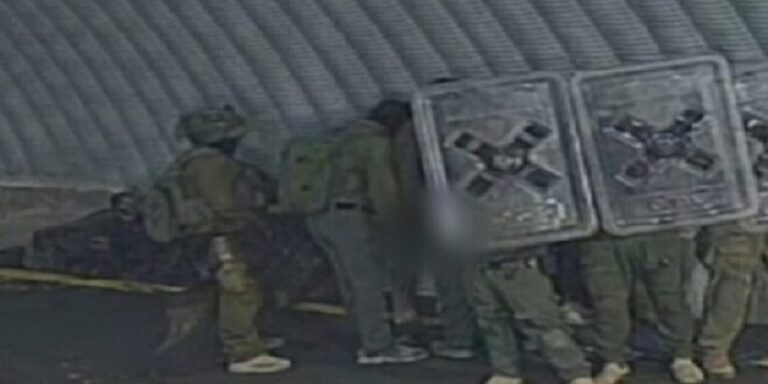 استطلاع رأي يكشف الحقد الصهيوني: 47 بالمئة من “الإسرائيليين” يؤيدون اغـ.ـتـ.ـصـ.ـاب الأسرى الفلسطينيين!