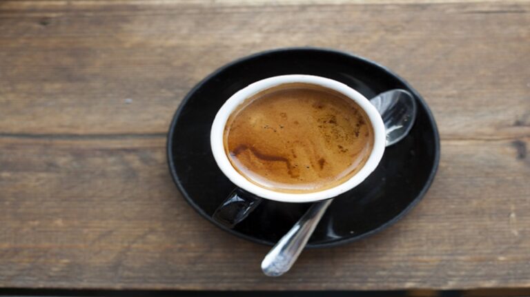 عدد فناجين القهوة تزيد خطر الإصابة بأمراض القلب