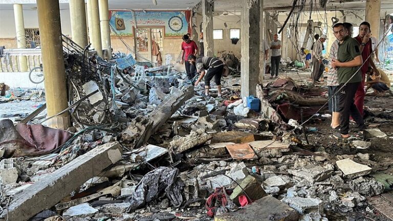 شهيدان بغارة العدو على مدرسة في غزة