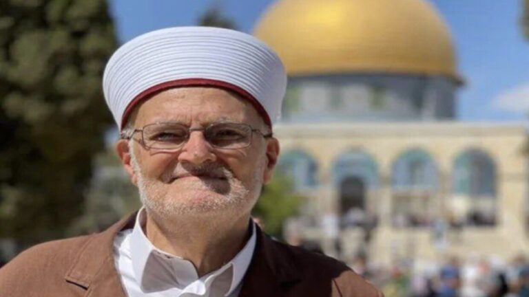 “إسرائيل” تعاقب خطيب المسجد “الأقصى” لنعيه هنية