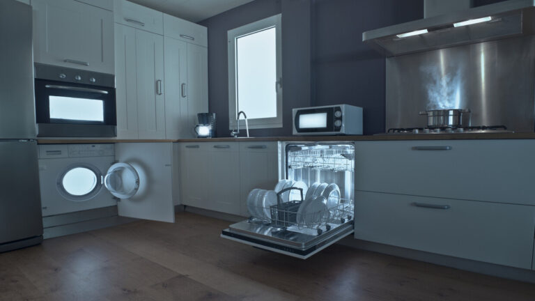 دراسة تكشف عن ميكروبات داخل أفران الميكروويف!