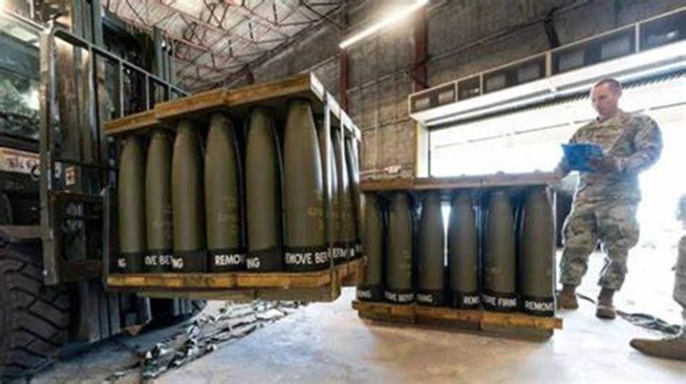 شحنة قنابل أميركية متجهة إلى السعودية