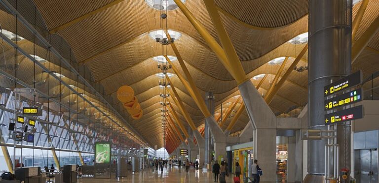 مطار مدريد يعزز الإجراءات الوقائية من جدري القردة