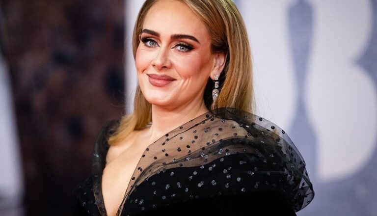 أديل مخطوبة؟ (صورة)