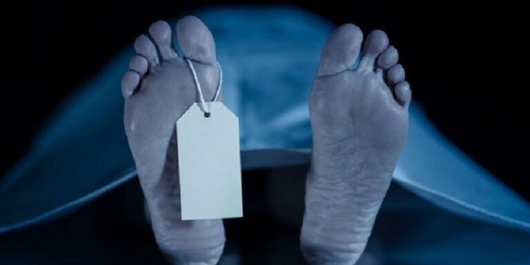 وضع جثة والده في الثلاجة وانتحل شخصيته!