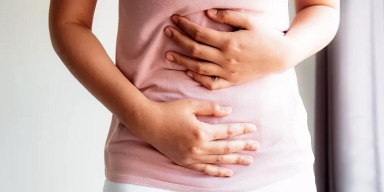 فواكه تساعد على التخلص من انتفاخ البطن