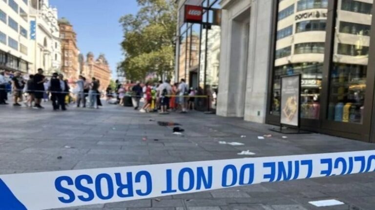 طعن فتاة وإمرأة في لندن!