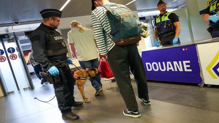 بلجيكا ترحّل لاجئين فلسطينيين إلى مصر