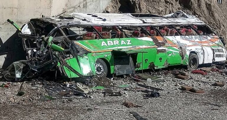 مصرع 35 شخصاً في حادثي حافلة في باكستان