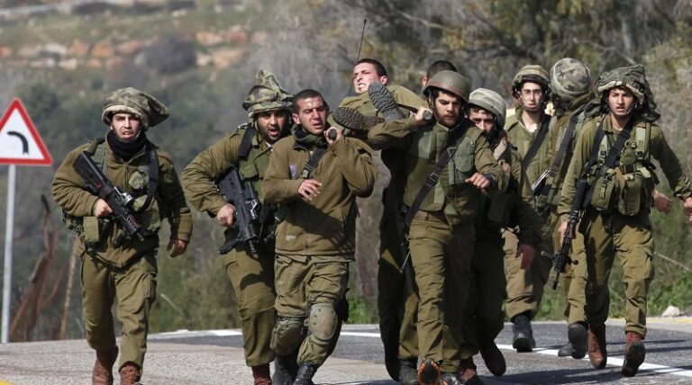 إصابة 10 جنود للاحتلال في “المطلّة”