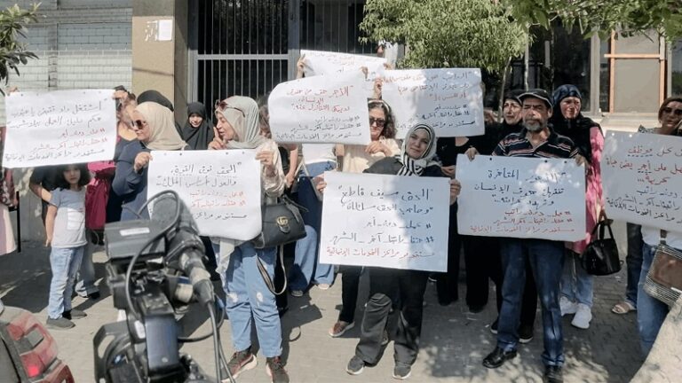 “مستخدمو مراكز الخدمات الإنمائية”: لقبض رواتبنا!