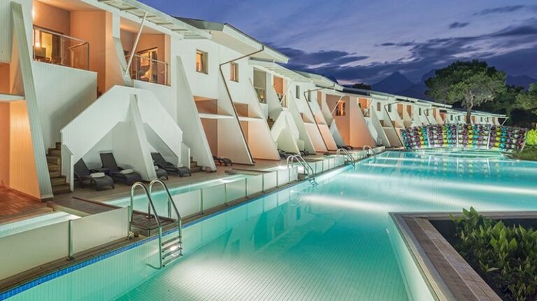 تراجع إشغال الفنادق في تركيا: الغلاء.. وبطولات أوروبا يؤثران على السياحة