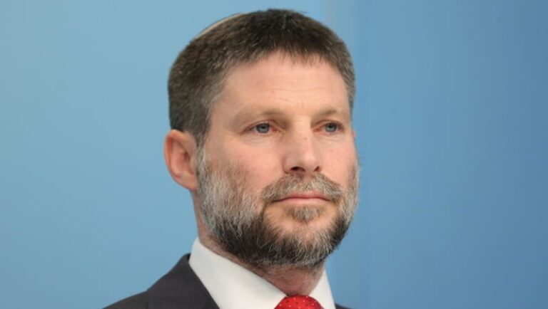 “إسرائيل”: موت مليوني مدني جوعاً في غزة “مبرر وأخلاقي”!