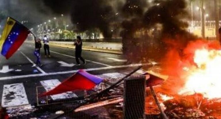 اعتقال ألفي شخص من مثيري الشغب في فنزويلا