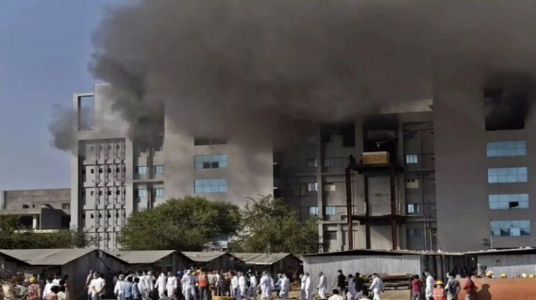 مقتل 15 عاملاً بانفجار بمصنع للأدوية جنوب الهند (فيديو)