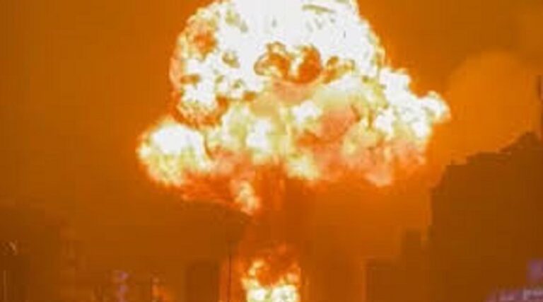 بالفيديو.. انفجار محطة غاز في اليمن