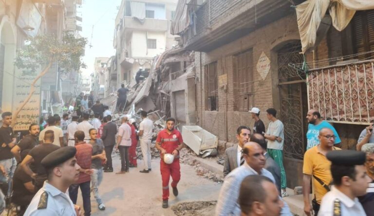 ضحايا بانهيار مبنى في القاهرة