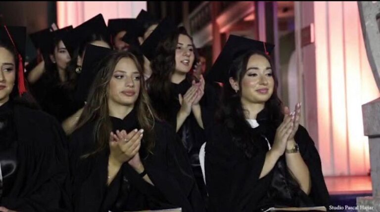 كلية الفنون الجميلة والعمارة تحتفل بتخريج طلابها (فيديو)