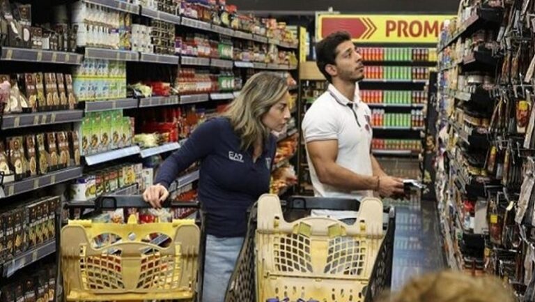 كميات المواد الغذائية كافية.. ولا داعي للهلع