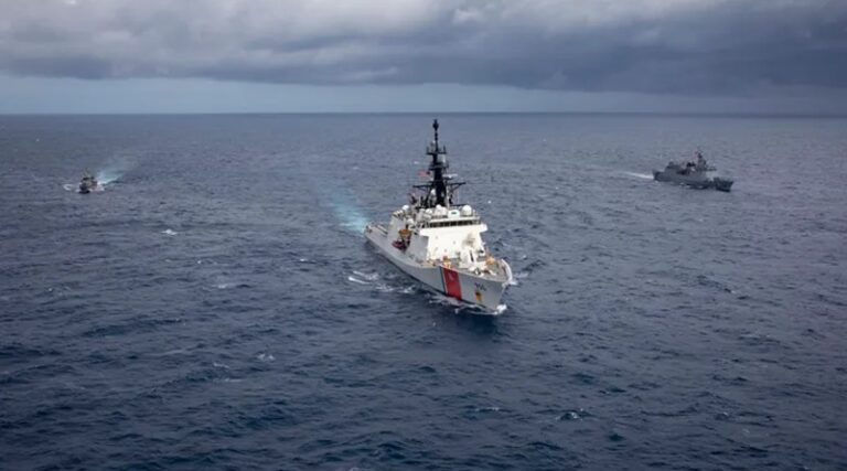 تصادم بين سفينتين فلبينية وصينية