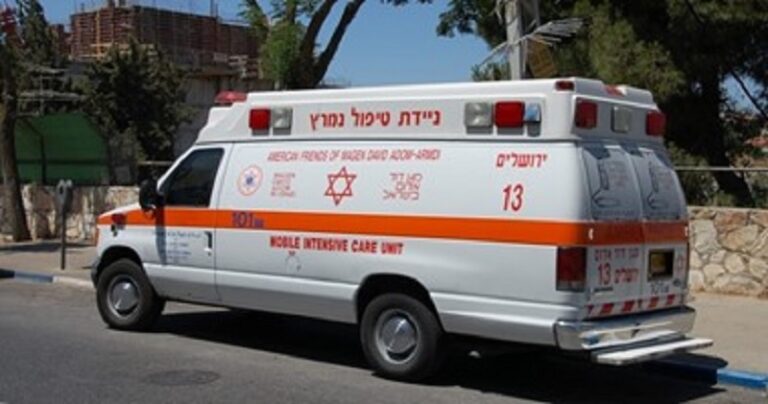 إصابة مستوطن بعد رشق حافلة لمستوطنين بالحجارة شرق قلقيلية