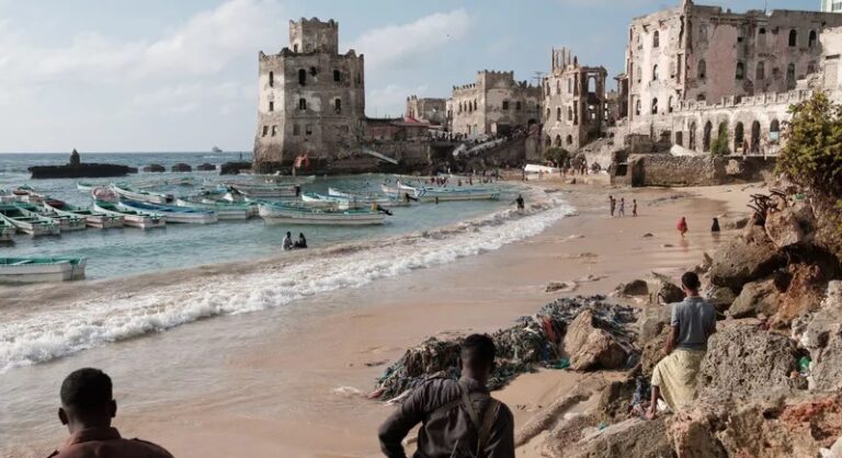 ارتفاع عدد القتلى بالهجوم على شاطئ مقديشو