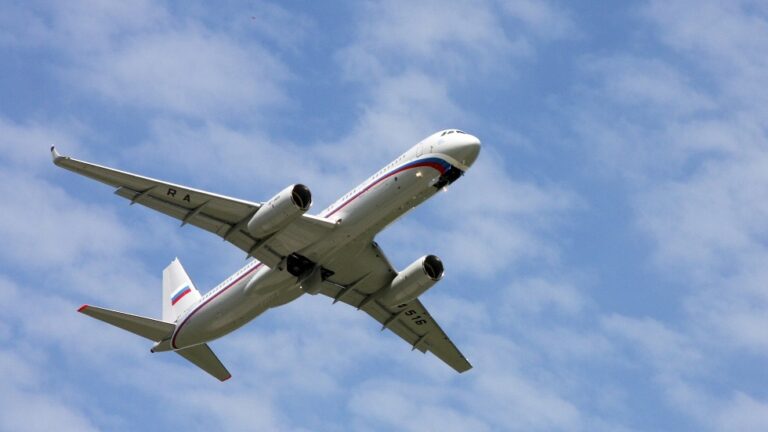 حظر رحلات الطيران المدني ينتهك حقوق الإنسان