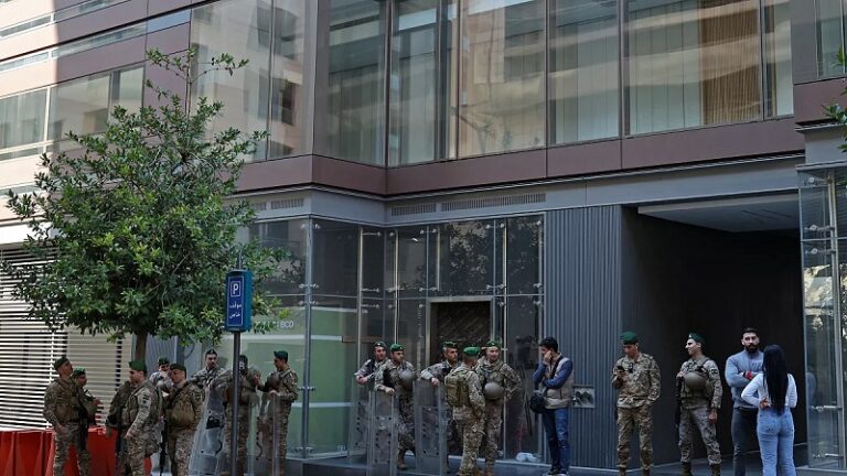 السويد تغلق سفارتها في لبنان