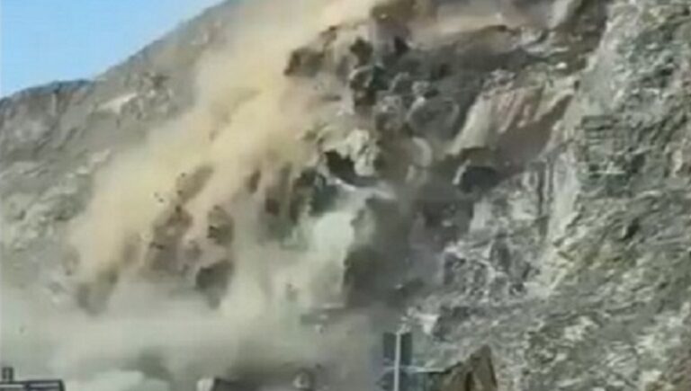 انهيار صخري كبير في السعودية! (فيديو)