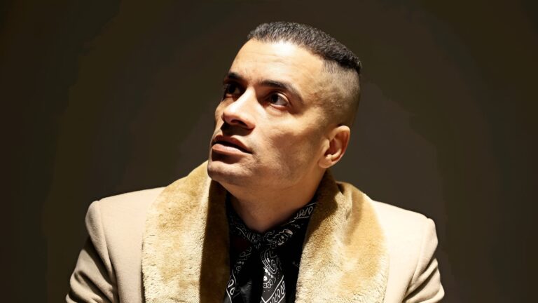 شاكوش موقوف عن الغناء؟