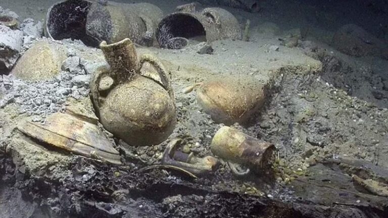 سفينة قراصنة في البحر المتوسط تربك الباحثين!