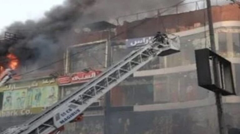 حريق كبير يلتهم محلات بيع التماثيل الفرعونية في القاهرة