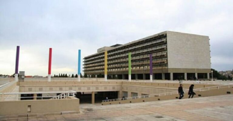 الجامعة اللبنانية بحاجة للتعاقد مع أساتذة في كلية طب الأسنان