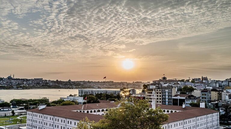 151 جريحاً بالقفز من المرتفعات في اسطنبول