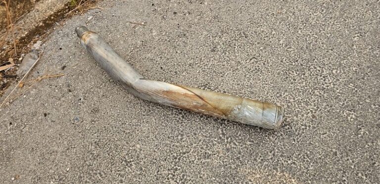 بالفيديو.. حمل الصاروخ رغم خطر إنفجاره!