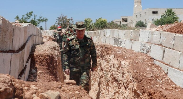 فتح مراكز تسوية للجيش السوري في اللاذقية