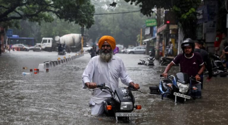 30 قتيلاً بالأمطار الغزيرة في الهند (فيديو)