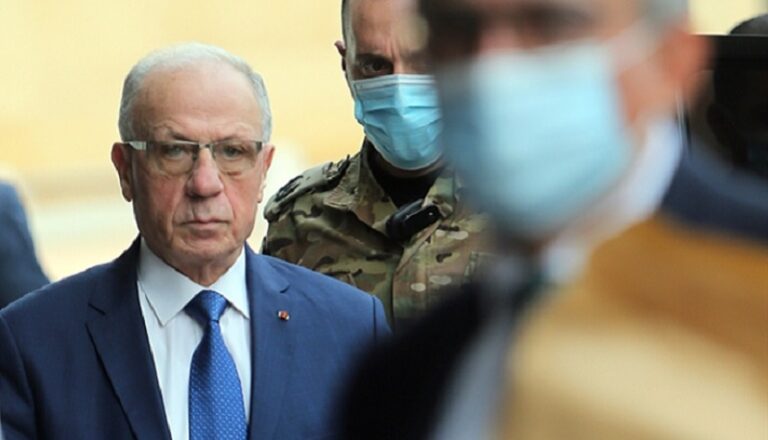 وزير الدفاع والقائد: طريق مزروع بالألغام!