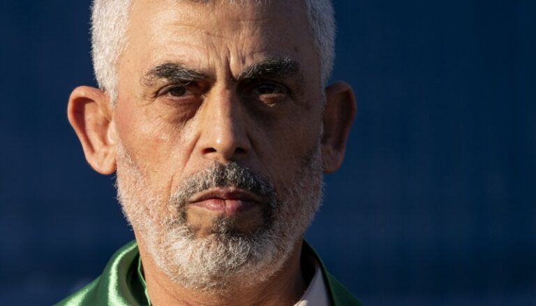 تفاصيل حول حركة السنوار وطريقة اتصالاته: “إسرائيل” لاحقت “الشبح” بأجهزة رصد أميركية.. وفشلت!