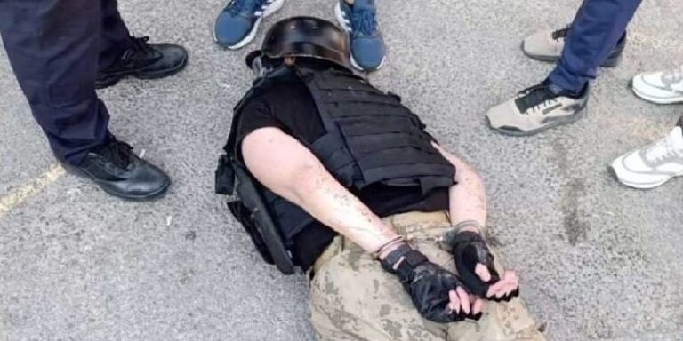 بالفيديو ـ مُلثم يطعن خمسة أشخاص في حديقة مسجد