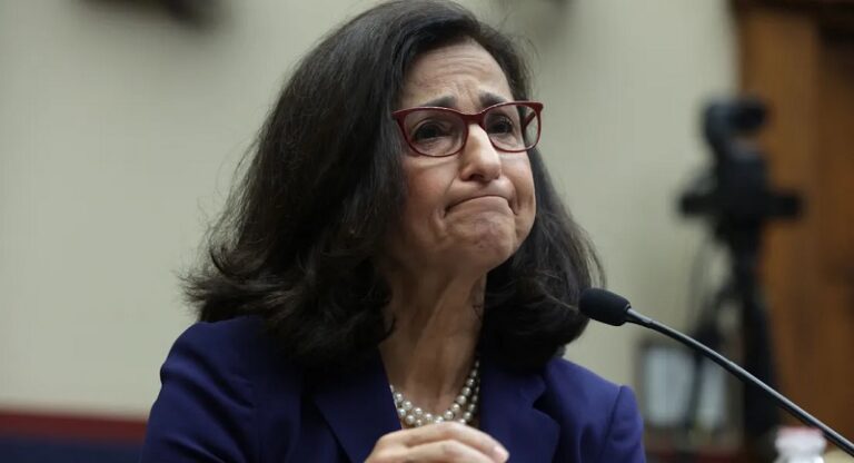 استقالة رئيسة جامعة كولومبيا من منصبها