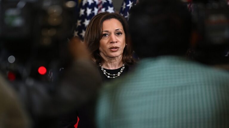 بالفيديو.. “فلسطين حرة” في تجمع انتخابي لهاريس!