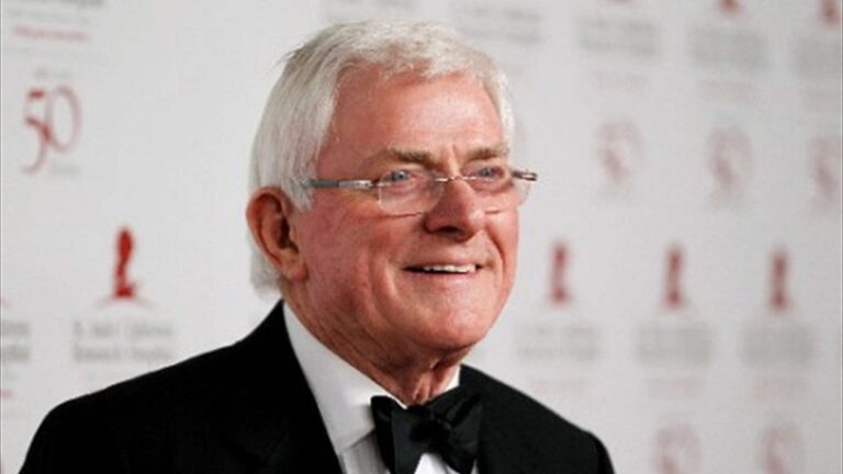 وفاة الإعلامي الأميركي فيل دوناهيو