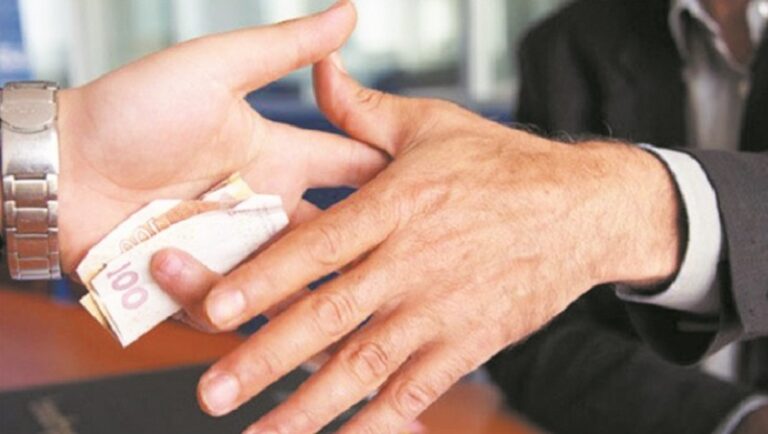 الفساد مستمر في “الإقتصاد”