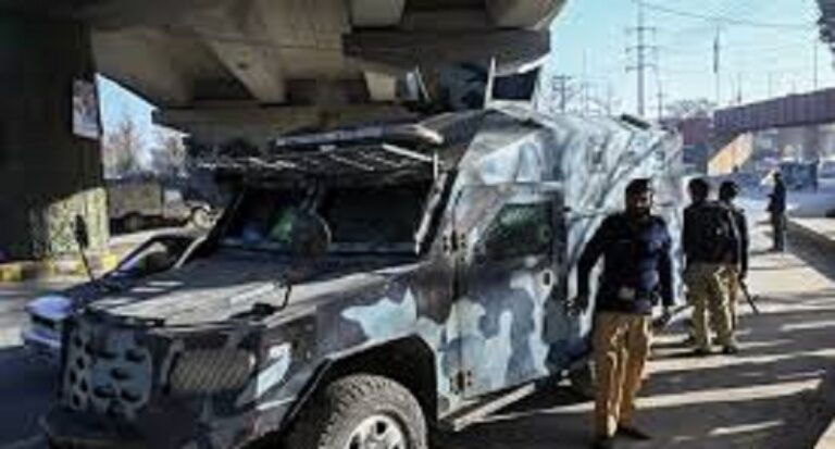 مقتل 11 شرطيًا بهجوم في باكستان