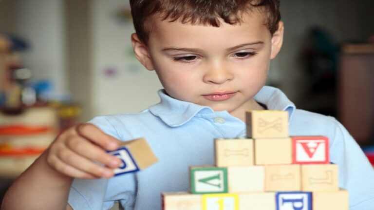 نموذج للكشف المبكر عن مرض التوحد